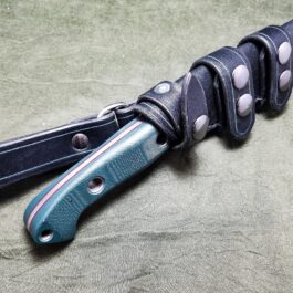 a Scout Style Leather Sheath in black and blue for the Benchmade Bushcrafter.