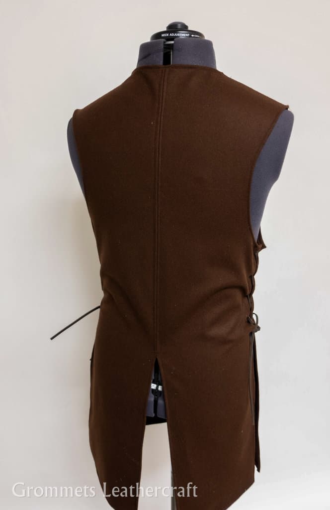 A Wool Strider Jerkin-wearing mannequin with a black belt.