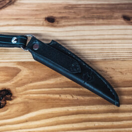 A leather sheath for the benchmade raghorn with a vertical belt loop