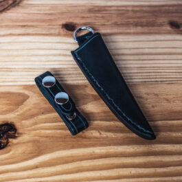 A leather sheath for the benchmade raghorn with a vertical belt loop
