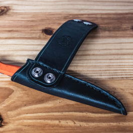 A leather sheath for the benchmade raghorn with a vertical belt loop