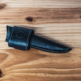 A leather sheath for the benchmade raghorn with a vertical belt loop