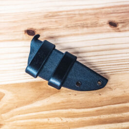 A kydex sheath for the benchmade raghorn with two leather scout straps