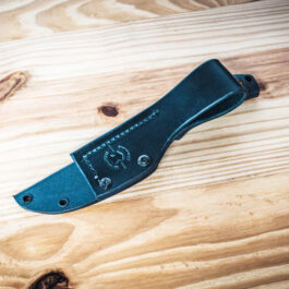 A kydex sheath for the benchmade raghorn with a vertical belt loop