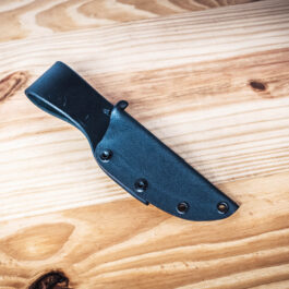 A kydex sheath for the benchmade raghorn with a vertical belt loop