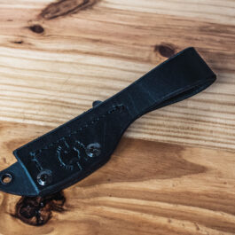 A kydex sheath for the benchmade raghorn with a vertical belt loop