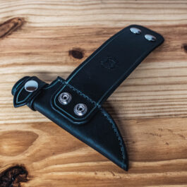 A leather sheath for the benchmade raghorn with a horizontal loop