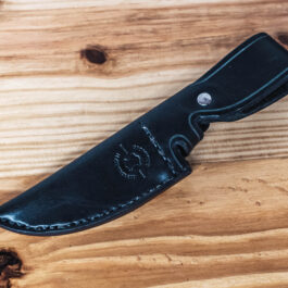 A leather sheath for the benchmade raghorn with a vertical loop